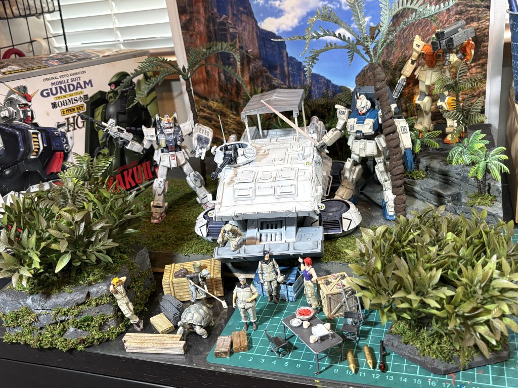 ジオラマはレイアウト変更可能。左上のプラモの箱は陸戦型ガンダムとザクのセットでこれから作ります。次回はザクとの戦闘ですかね。見てくれてありがとうございました。