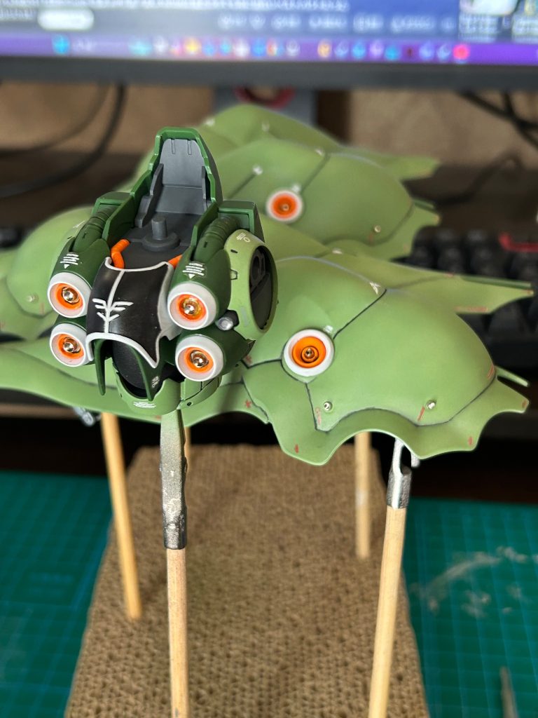 メタルパーツは羽部、胸部