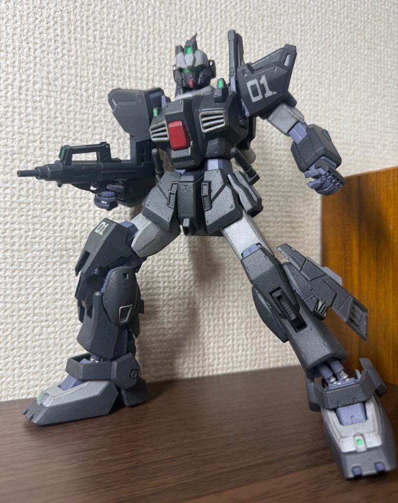 改造に当たって、mgガンダムMk-II ver2.0をベースにジャンクパーツやパテ、プラ板なんかを組み合わせて制作しました。カラーリングとしては試作機ということでプロトタイプガンダムのカラーリングを参考にしました。