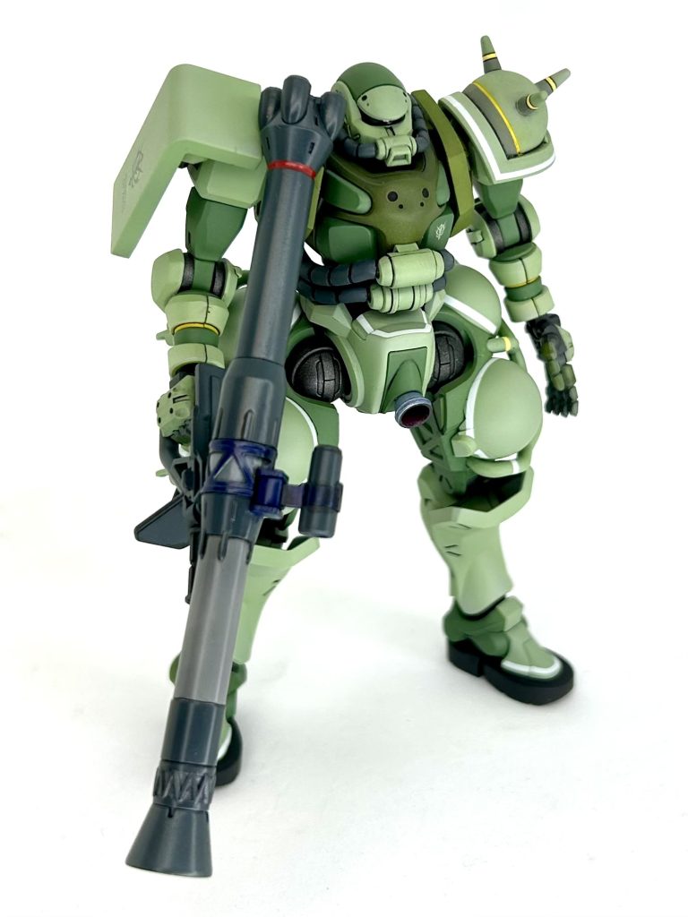 最近のキットは、ヘタに接着したり塗装したりするよりも『パチ組み・スミ入れ・つや消しトップコート』のほうが綺麗に出来上がってしまうのですが、このキットは… 久しぶりに全塗装派の腕の見せどころキットですね😆特にこのバズーカね! コレの合わせ目消しと塗り分けだけで白飯三杯はイケますよ😋