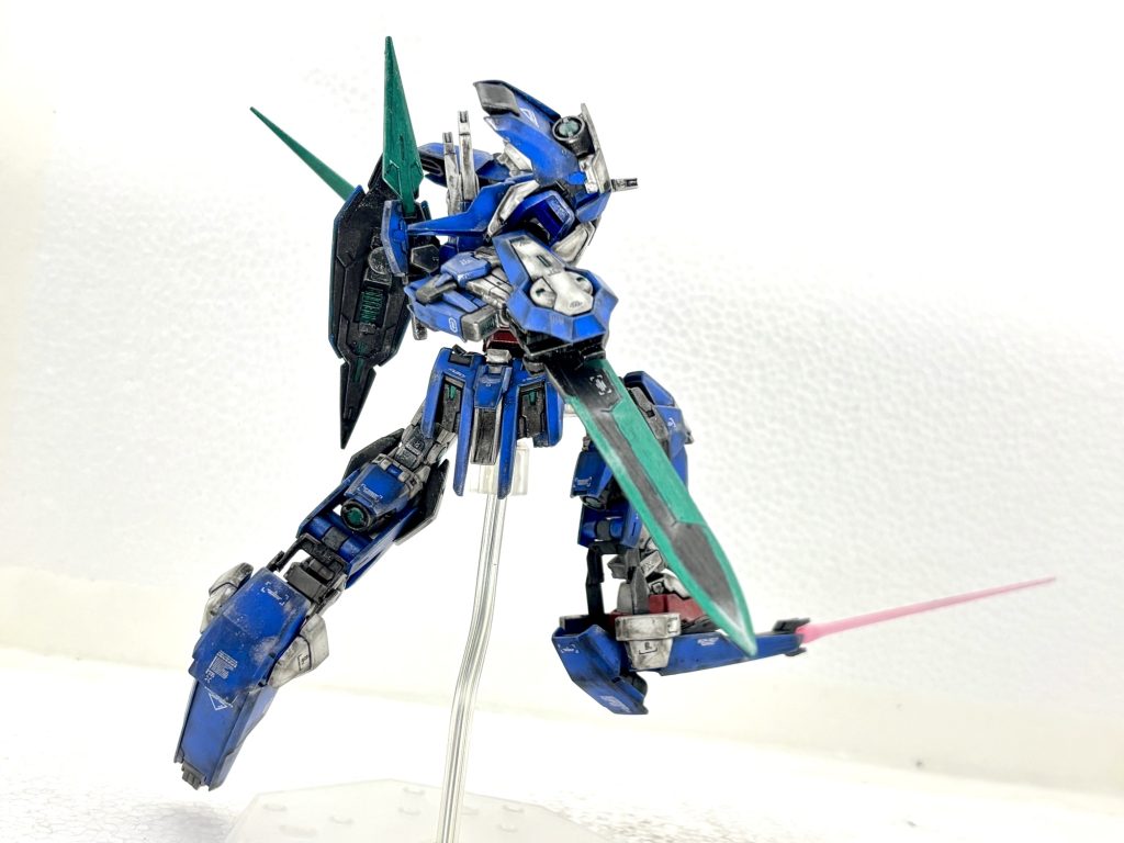 隠し爪からサーベル。