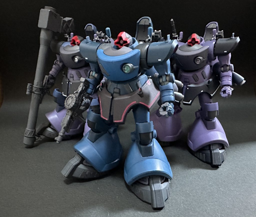 なんやかやでトリプル・ドムです。家族間の綱引きに参加しなかった三連星は幸せだったの、かなぁ。プラモデル完成品　２０２６　その１４