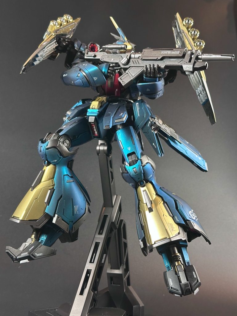 「間違いない、あれはガンダムだ！ あれを手に入りゃ、大佐だろうが総帥だろうが！」