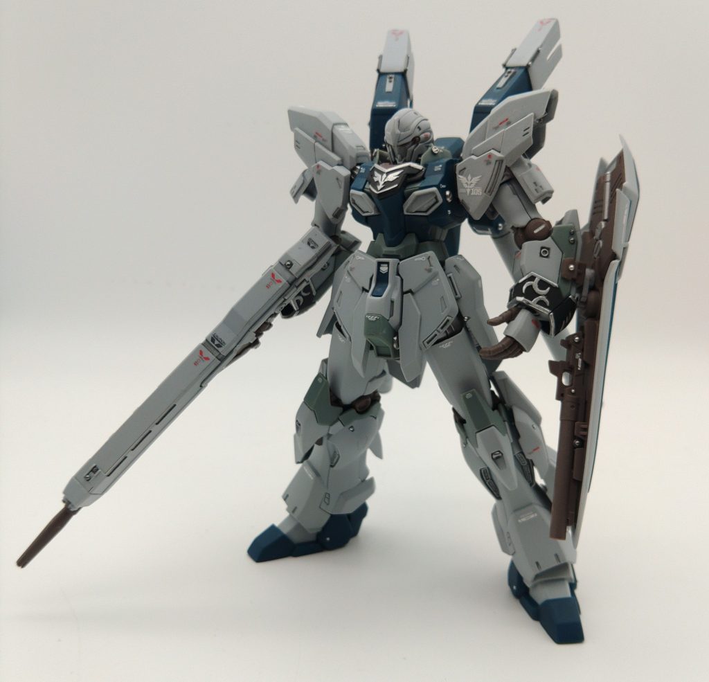 HGUCシナンジュを作り始めた時期に、近所でタイミングよく再版品が入荷されていたので運良く購入できました。シナンジュついでに買っておくか、程度だったのですが、パッケージを眺めていたら製作意欲が湧いて、仮組のつもりがいっきに完成してしまいました。