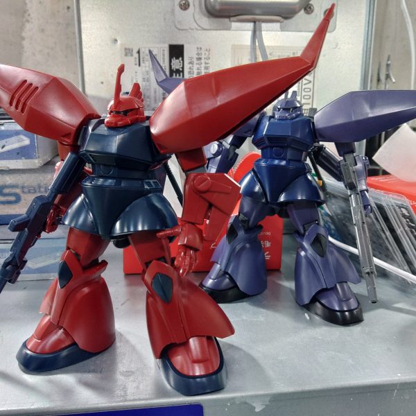 リゲルグと袖つきリゲルグを同時平行で進めてみます。リゲルグはイリア機として各パーツのバランス調整でダブルゼータの時代に併せてスタイリッシュに改造していこうと思います。（2枚目）