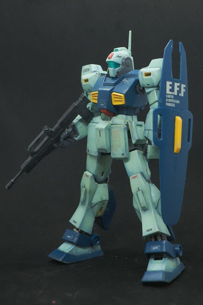 まず、この状態のネモの汚し塗装を全て溶剤で落として、デカールを全て剥ぎ取り(gundam-kao2)