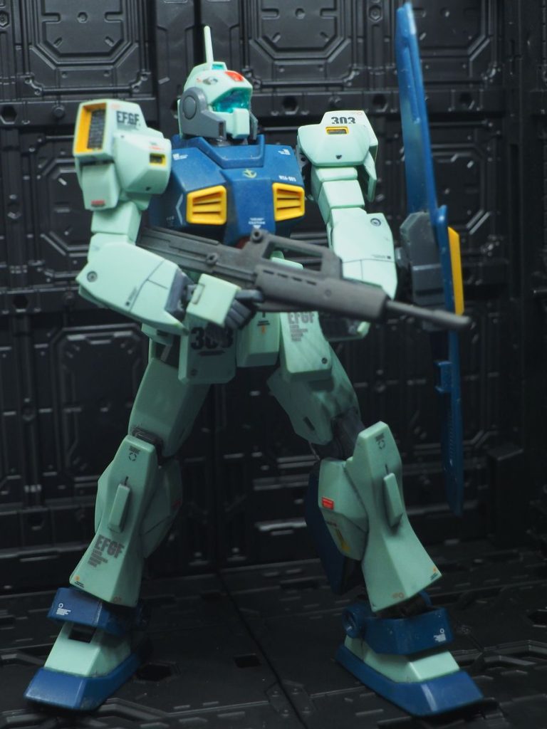 塗装を落とすのに、ラッカー系の溶剤で落としたのでちょっと頭がクラクラしましたが、綺麗に落とせたので良かったです(gundam-kao6)