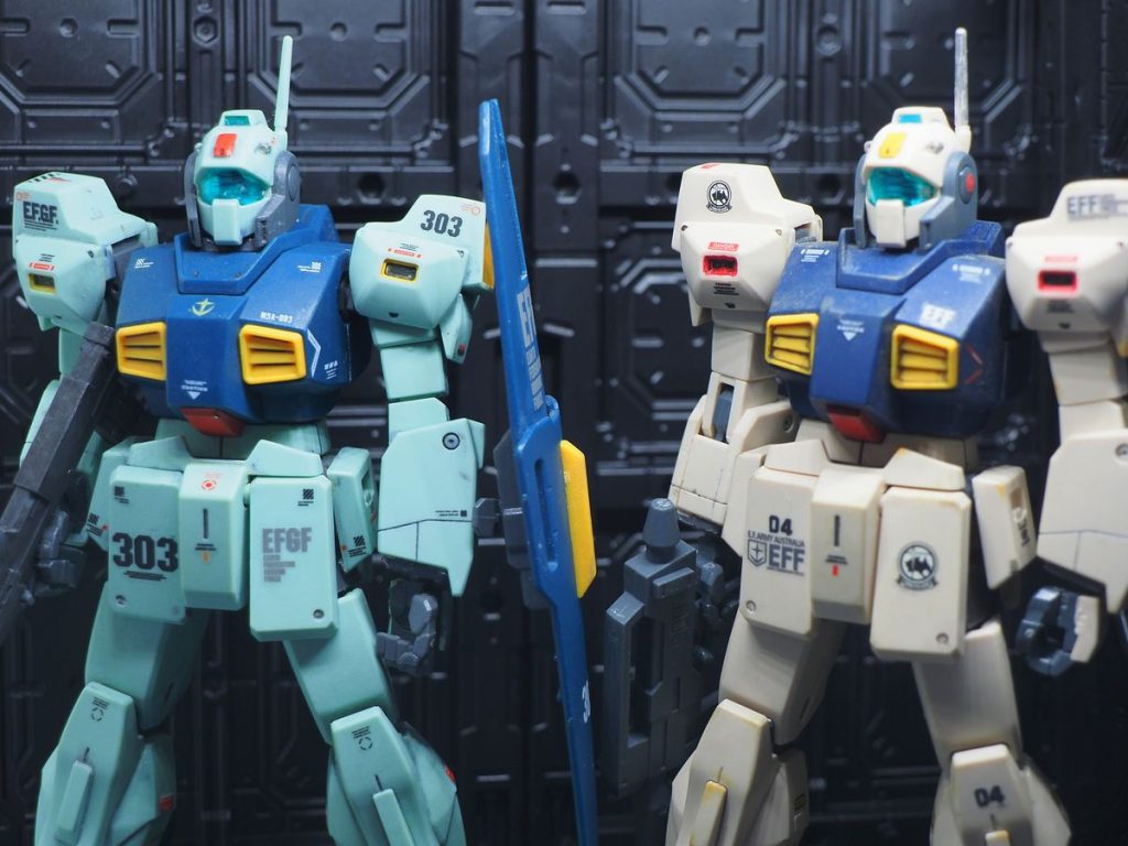ＥＦＦのデザートカラーと(gundam-kao6)未組み立てのデザートカラーが有るので、連邦仕様の赤塗装も出来ますが、相当先やな(gundam-kao5)