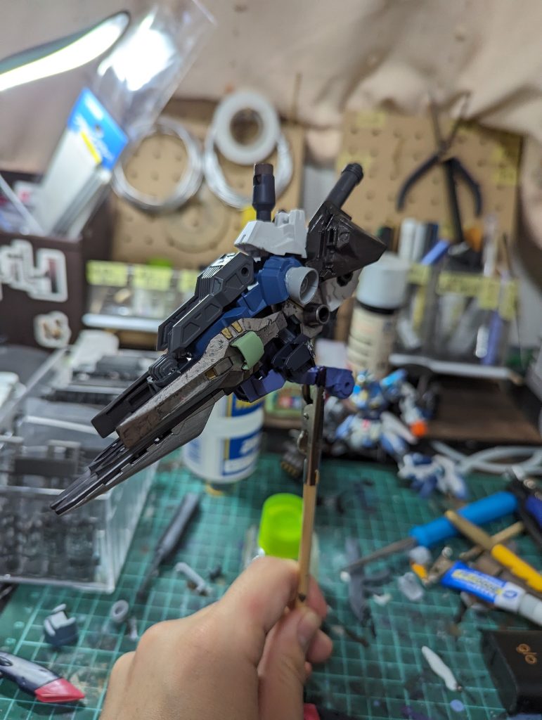 そうそう、今回の武器は三種類作ろうと思いました。両手にバカでっかい銃とバカでかいキャノン砲みたいなのを！こちらはジャンクパーツを組み合わせて、組み合わせて更に組み合わせて、それっぽく！