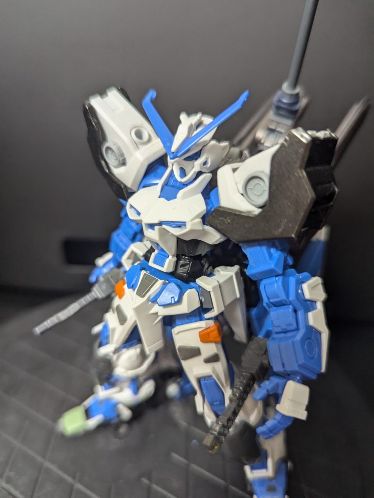まだほぼアストレイ。色んなジャンクパーツを組み合わせて原型をなくして行きます