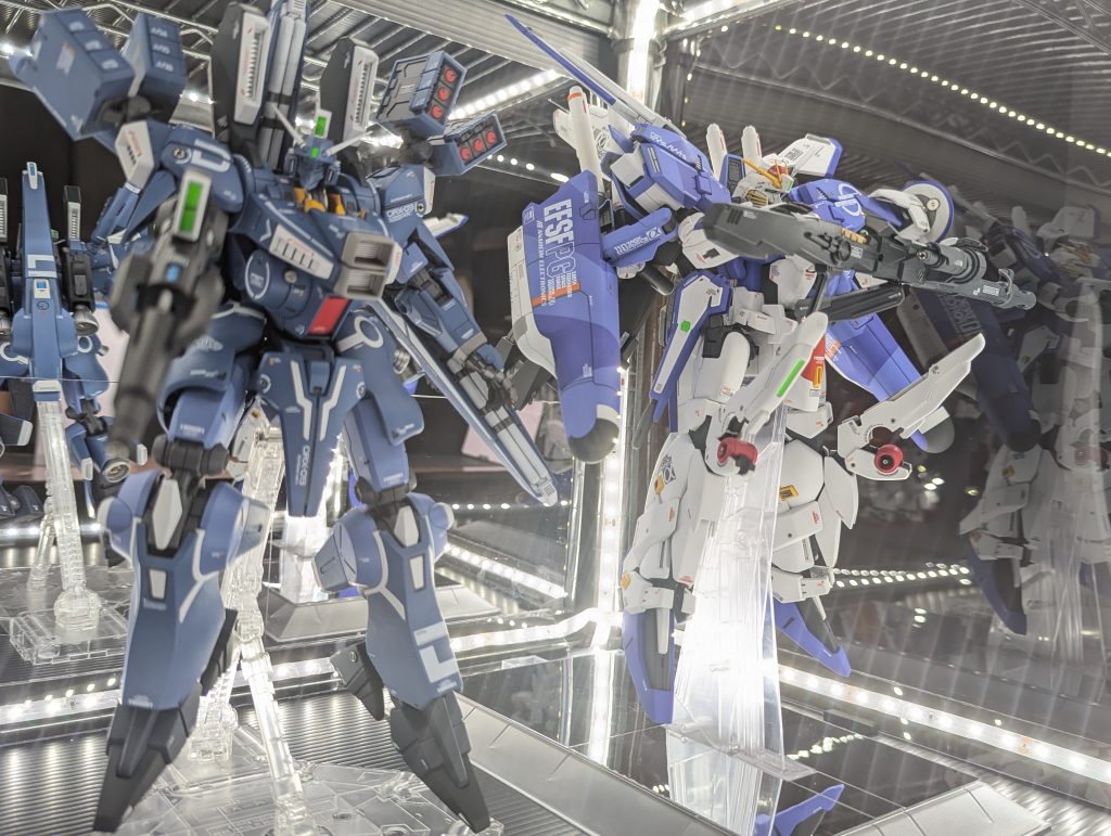 最後はケース内でEX-Sと一緒にEX-Sの方もそのうち写真取り直して再投稿すると思います。他作品も順次再投稿の予定。全体的に写真暗すぎるんよ・・・以上、MG 1/100 ガンダム Mk-Ⅴでした。御覧いただきありがとうございました。ちなみに現在家の整理中につき、コレクションを順次処分中です・・・。こちらはオークションに出品中です。もし興味のある方いらっしゃたら、プロフィールから出品一覧が見れますので、そちらからご覧ください。