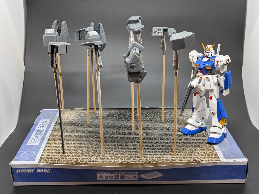 本体の完成から3年後にチョバムアーマーの放置をやめて、塗装してトップコートしたときの記念写真です。