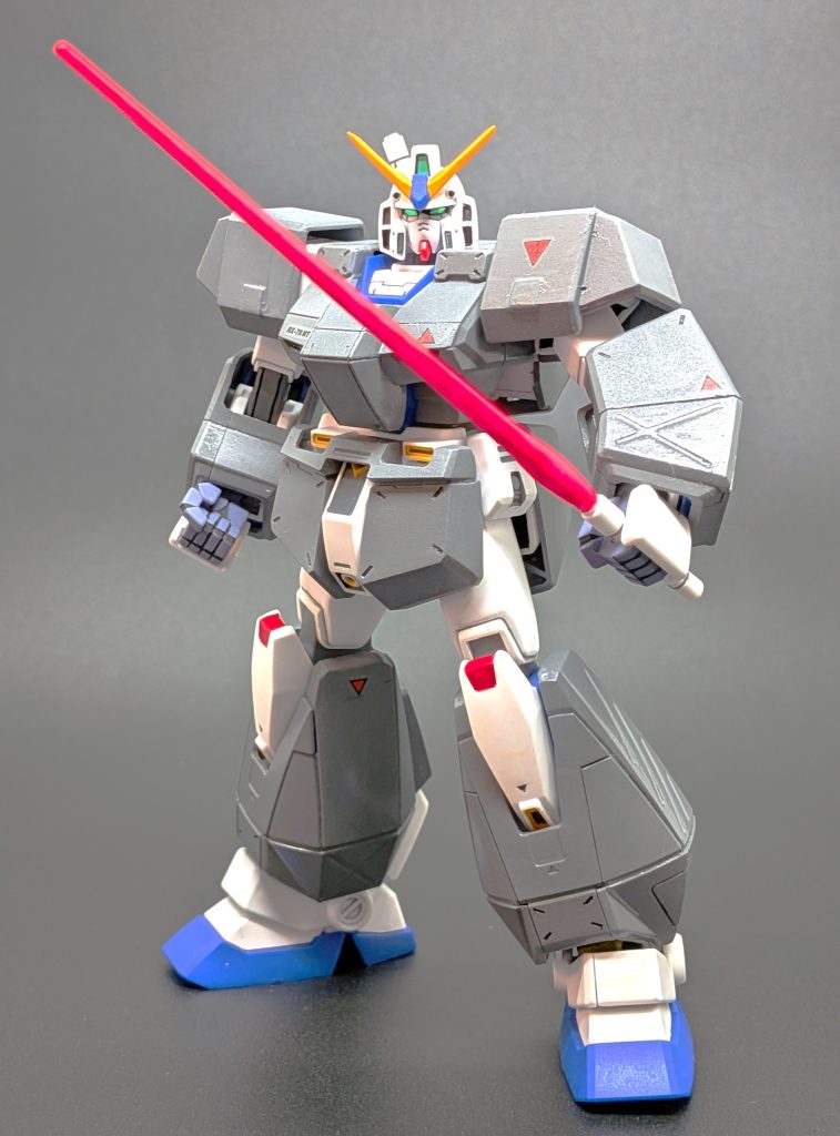 チョバムアーマーの脱着も簡単でいいですね。この状態でライフル持たせようとしたらダメでした。どうするんだアレックス、頭のバルカンとサーベルしか使えないぞ！
