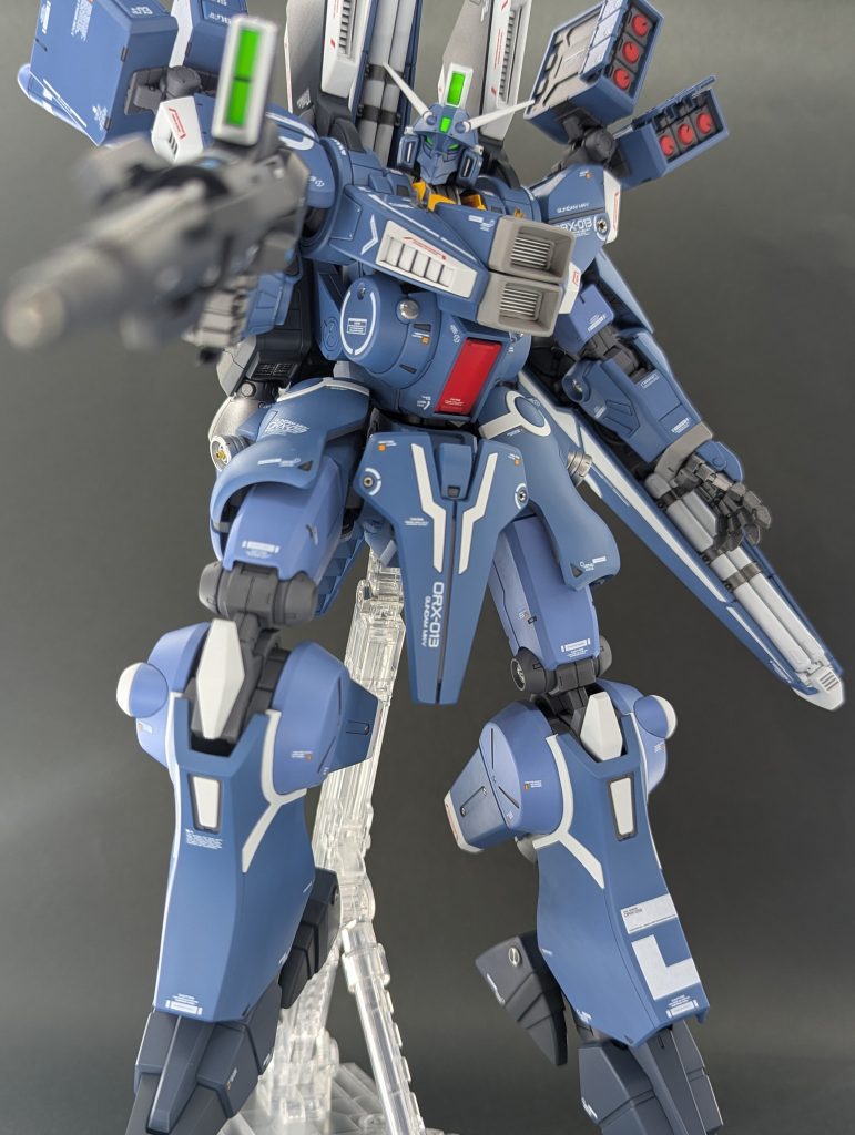 煽り気味にカメラ性能か自身のセンスの無さか、ライフルのピントがどうしてもぼけてしまう!