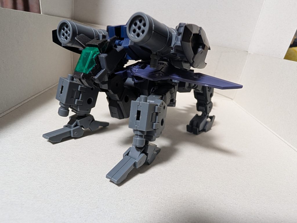 バクゥっぽい雰囲気の支援機。