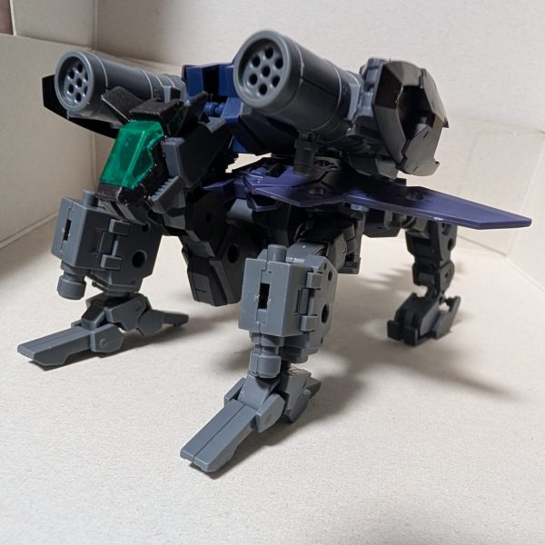 バクゥっぽい雰囲気の支援機。