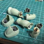 こちらもプチブロックのボールジョイントを各所に埋め込み。腰との接続部分はこれ戦闘[…]