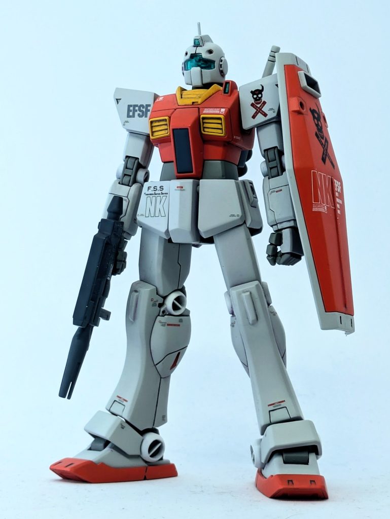 クリストバル機のやんちゃな髑髏はコンビニプリントで自作しています。顔はジムⅡのキットのものにノコギリをいれて地味～な調整しています。