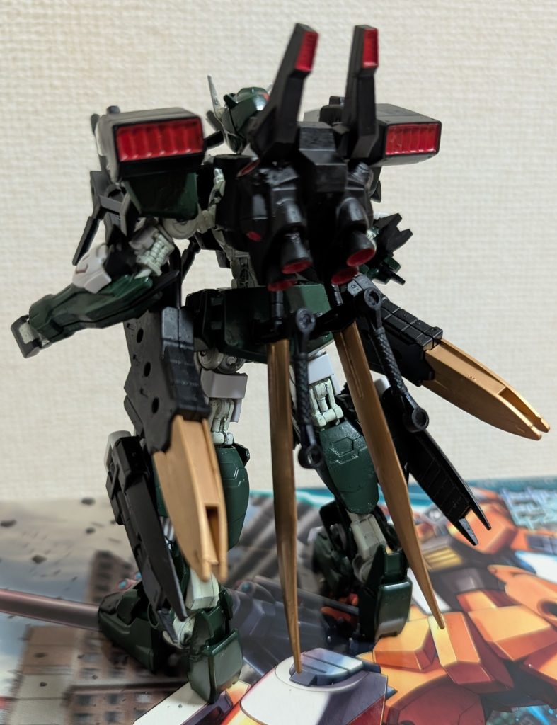 サーベルは腰部ジョイントでマウント出来ます。