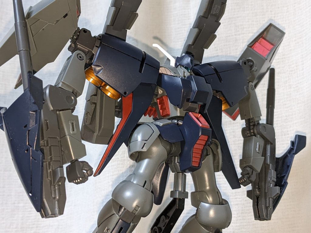 左右対称なのでどこから見てもかっちょえーです。おすすめのキットです。素組み作例参考ってことでここは一つよろしくです。