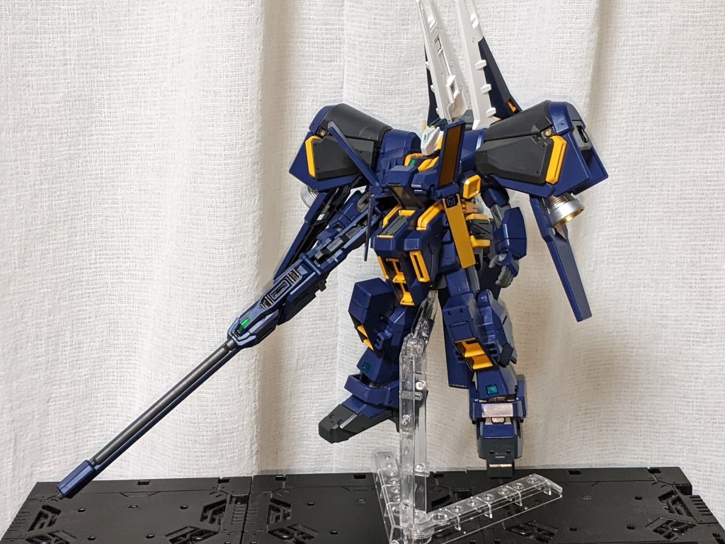 過去のA.O.Zのキットで余ったパーツをふんだんに（？）使って実戦配備カラーで統一（シールドブースターを除く）。意外に悪くはなさそうな仕上がりになったと思います。A.O.Z Re-Boot Vol.93に詳細が掲載されているXBR-M86に強化パーツを装着されたビーム・ランチャーの造形も本機のポイントですね。TR-4 ロゼットのキット化フラグ立ちましたかね？