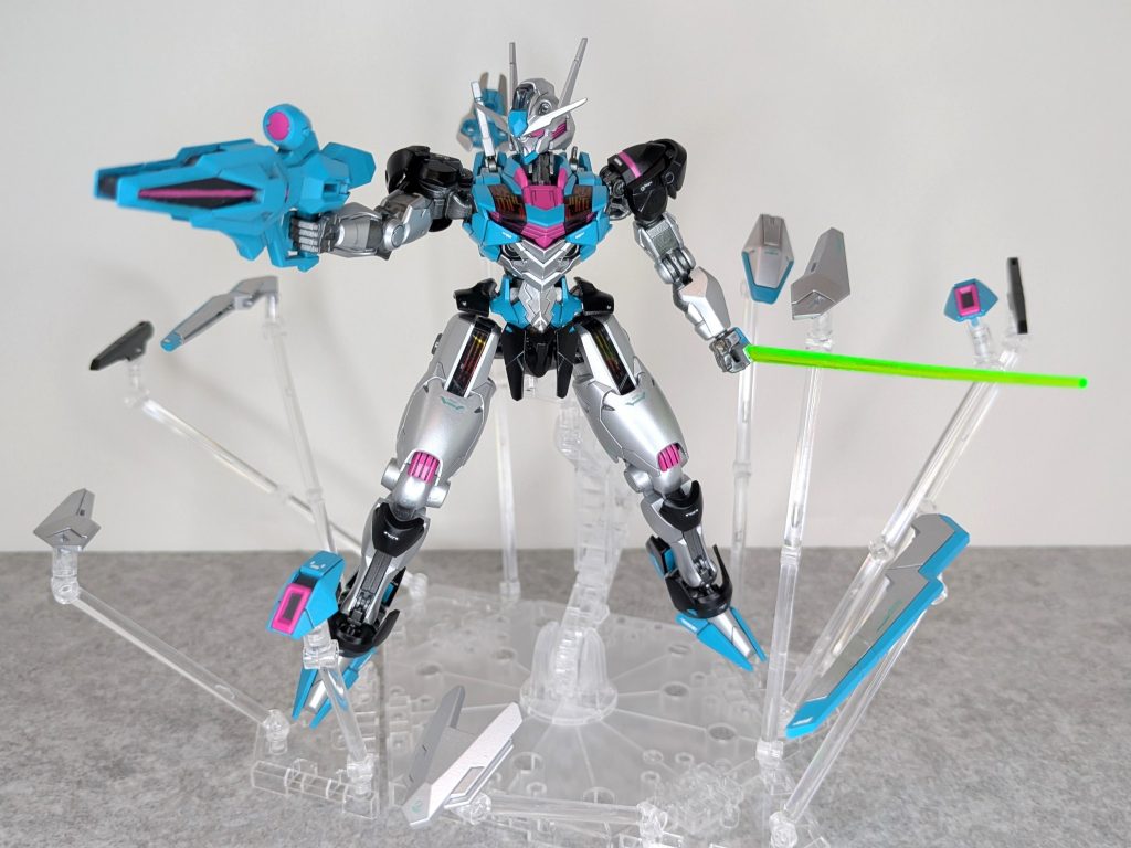 ガンビットを展開しての射撃。この感じで飾りたかったので、ガンビットをシールドモードやビットオンフォームにしていませんでした。