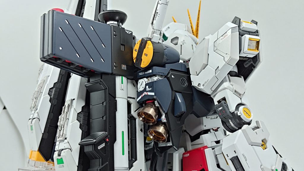 使用色外装等ホワイト　Mr.カラー　MSホワイト外装等ライトグレー　ガイアノーツ　ウォームライトグレー外装等ブラック&nbsp;&nbsp;&nbsp;&nbsp;ガイアノーツ　Ex-ブラック外装等ダークブルー　Mr.カラー　νダークブルー外装等イエロー　ガイアノーツ　マンダリンイエロー外装等レッド　Mr.カラー　モンザレッドコックピットレッド　Mr.カラー　レッドフレームシルバー　タミヤ　アルミシルバーフレームホワイト　ガイアノーツ　ニュートラルホワイトフレームグレー&nbsp;&nbsp;&nbsp;&nbsp;ガイアノーツ　メカサフスーパーヘヴィフレームダークグレー　Mr.カラー　グラファイトブラックフレームブラウン　Mr.カラー　スティールヘイズ ダークブラウンその他ガンダムマーカーで着色しています。