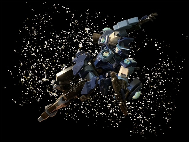 ガンダムレギルスも装備していたビームビット。オプションパーツ「ファンネルラック」を塗装とデコってミキシング。