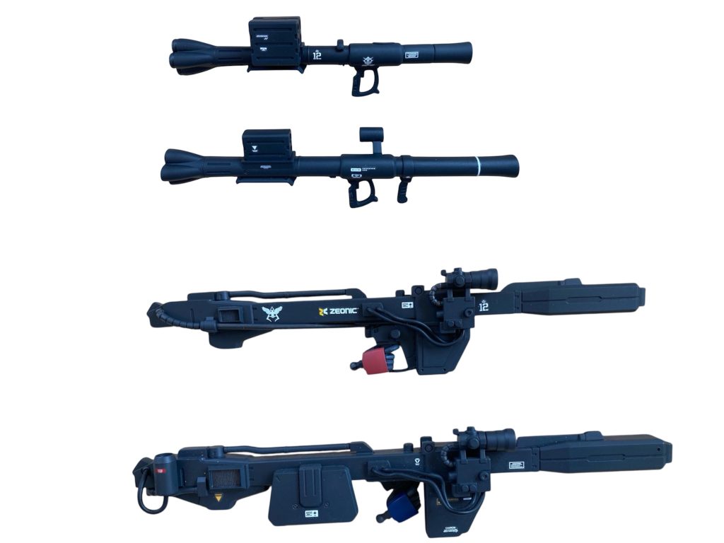 武装バズーカをショート化。写真内の上２つを比べて見て下さい。ビームバズーカはリックドム用を試作型風に改造しました。赤いハンドパーツが付いているのが今回のモノです（青い方はランバラル用として製作したモノ）。