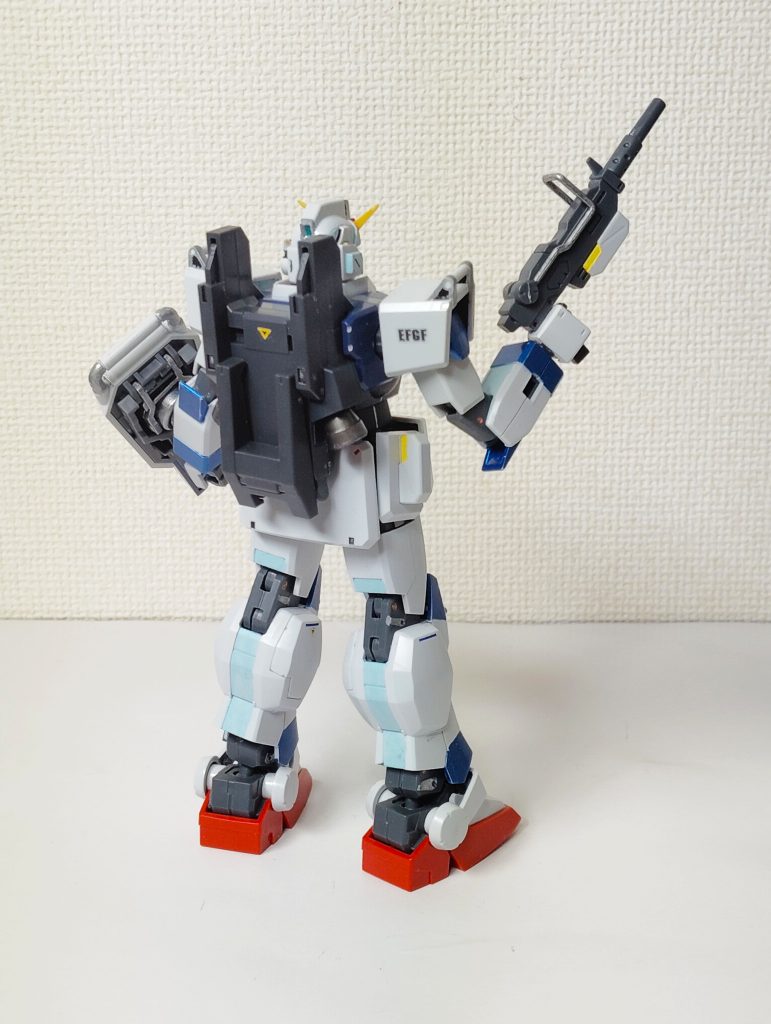 左右非対称で武骨な感じが如何にもな陸戦型ではあるが、戦車か重機に見立てればリアル感を感じて良くも見える・・・。