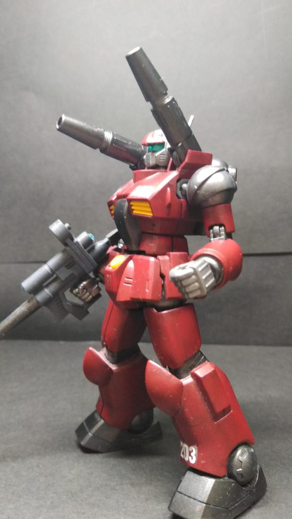 リヴァイブキットは前作よりややスマート。武骨な先代よりプロポーションがスッキリしてます。単なる関節改良や、作りやすさだけではない進化を感じますね。無改造、筆塗り塗装。ボディカラーは赤に微妙なガンメタを混ぜ、重ね塗りする事で、汚れ感を出してます。他に設定では白い部分を、シルバー系に塗装。引き締まった印象にしました。