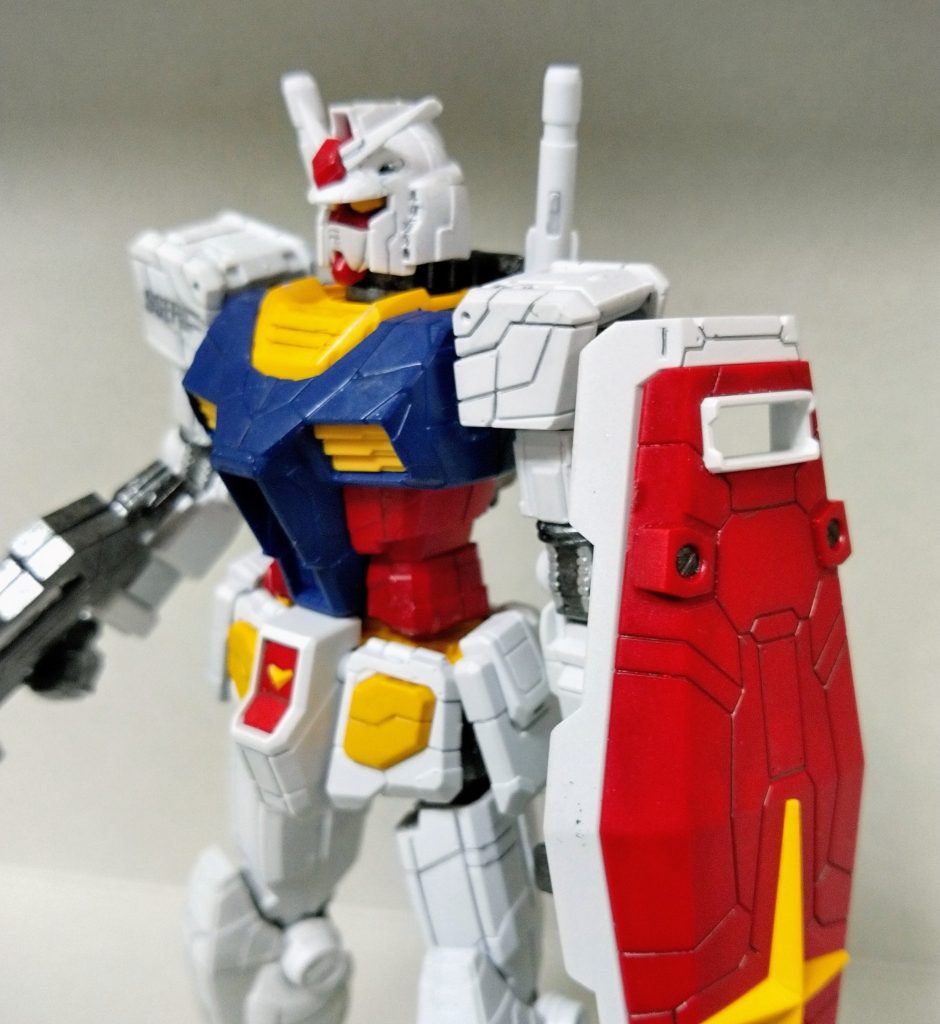 シールドも独自の解釈で面白いデザイン。格安販売だったので、何体か購入。改造パーツとして使用する予定です。