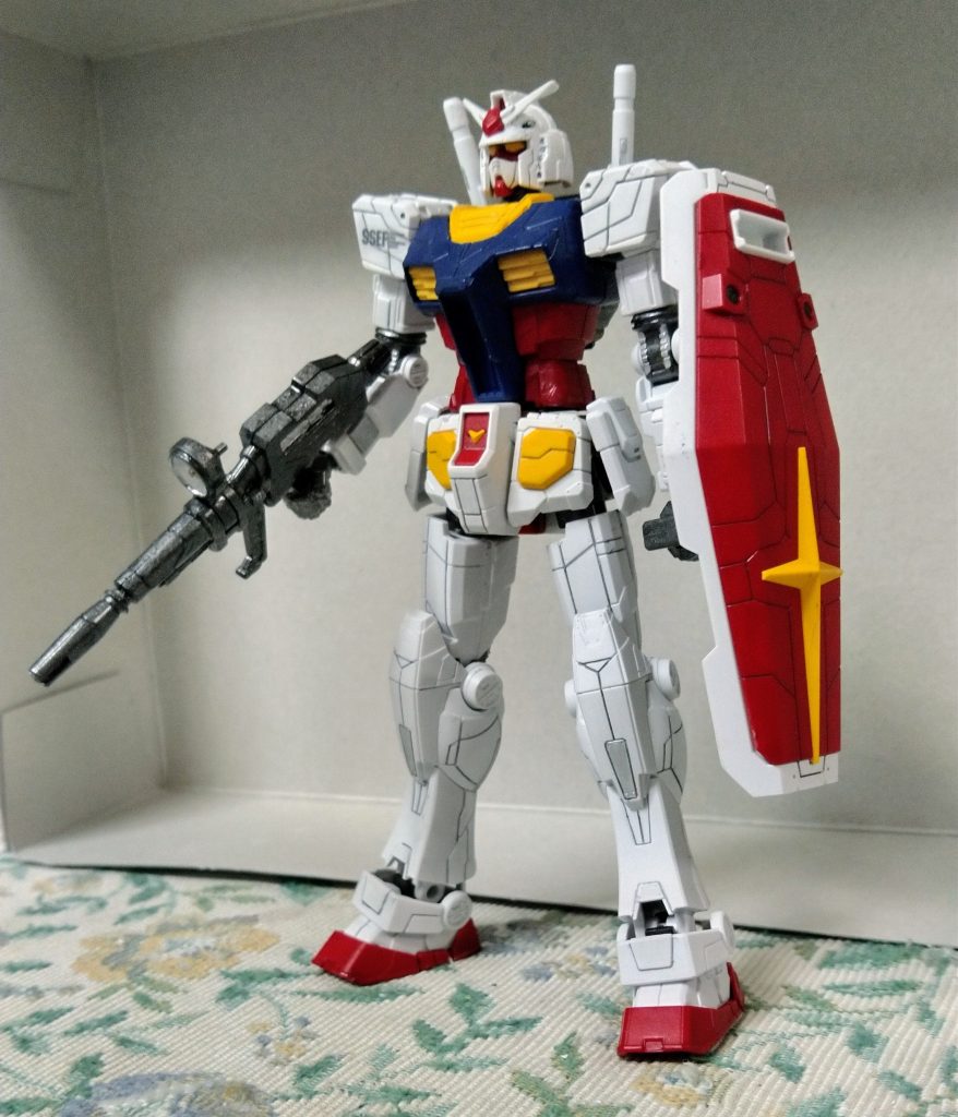 スタイルは、今までのガンダム中一番スリム。かなりの脚長ですね。そのまま全筆塗り塗装で仕上げました。&nbsp;