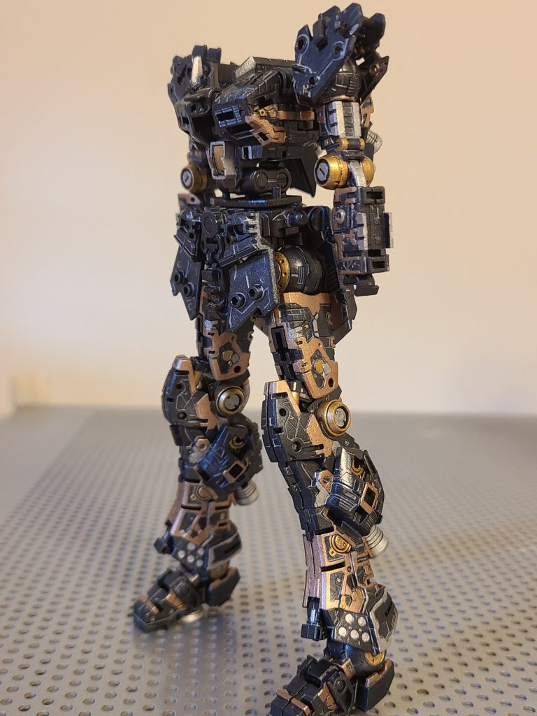 フレーム塗装前面。全部マスキングなしの筆塗りです。