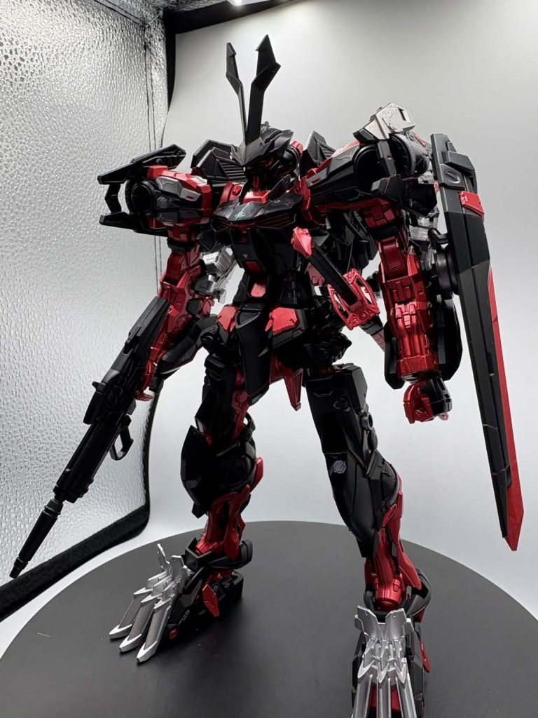 赤黒に塗ると強者感と悪者感が両方強調されるのでとっても俺好みになります。あっちなみに赤く塗ったらレッドフレームではという声は受け付けておりませんのであしからず