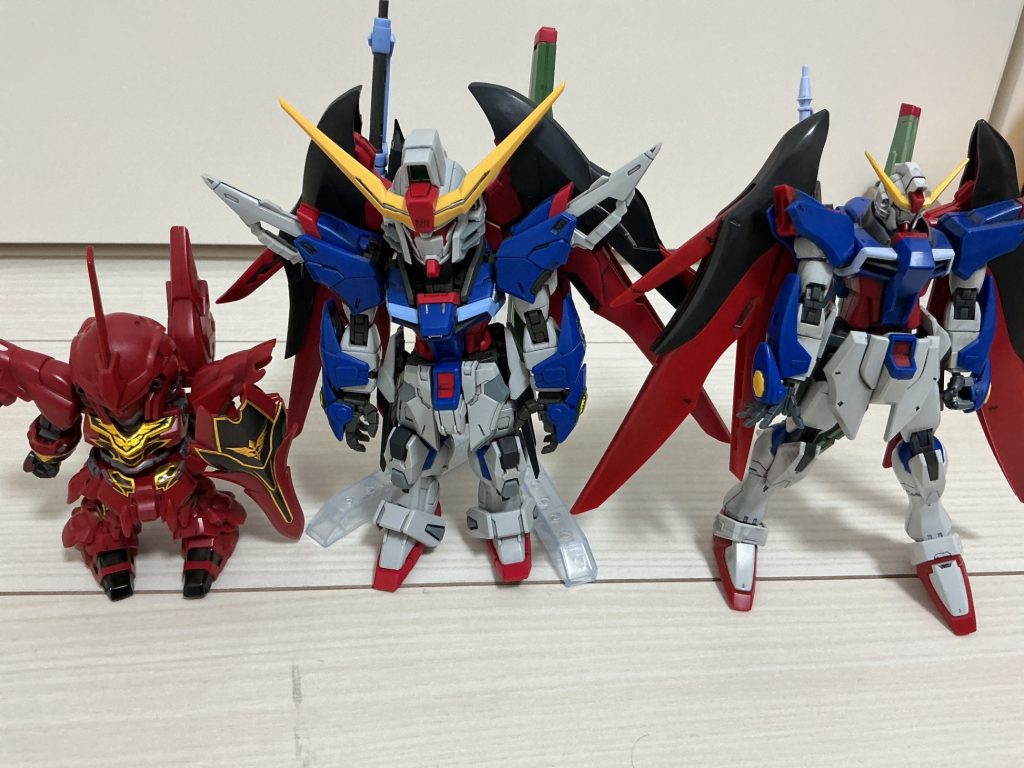 サイズはこんな感じ！ほぼHGと同じ大きさ！左側はSDEXシナンジュくんです。かなり違う