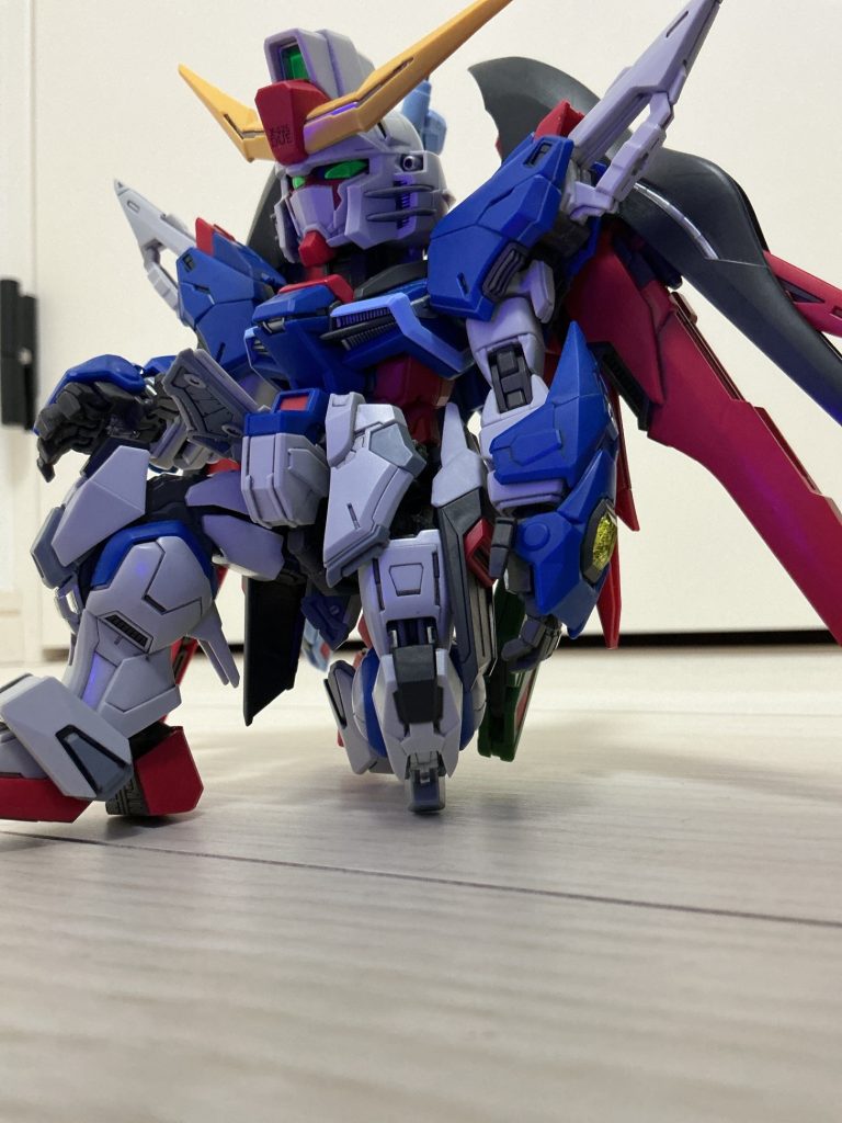 ここからはポージング集目はUVライトで光ります
