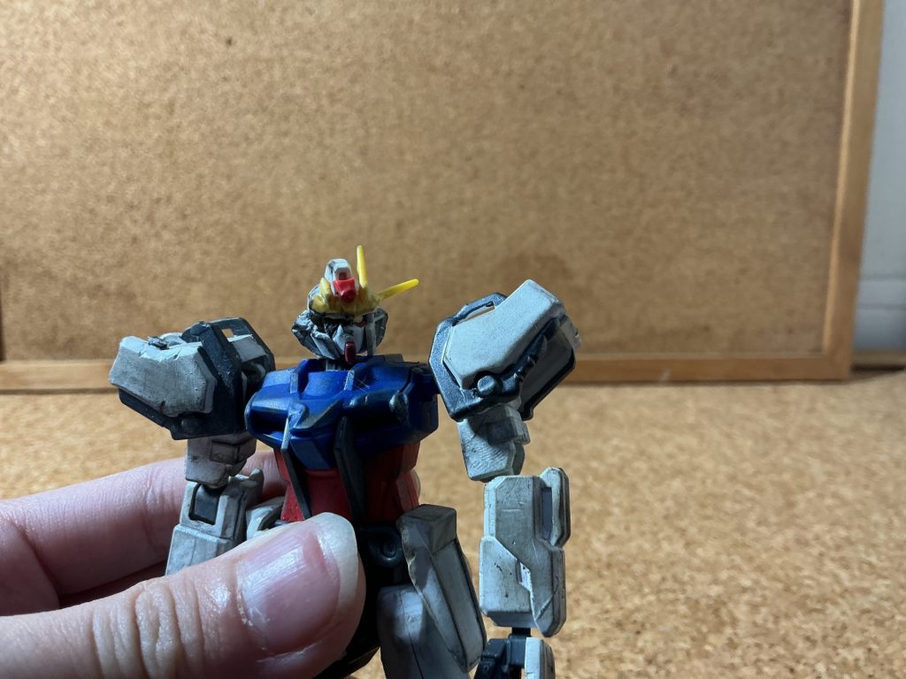顔の破壊はこだわりました　ちょうど半分くらいを破壊してバルカンに当たったような表現をしました