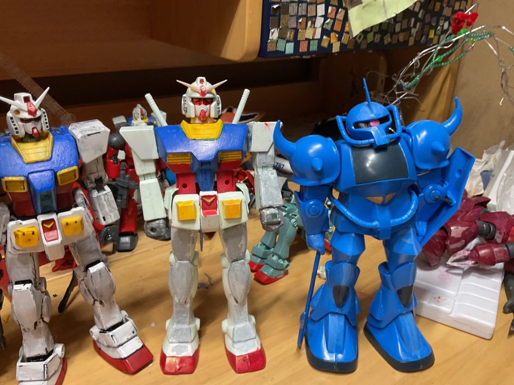 100分の1ガンダムは制作途中だけどまた新しく買ったら続きをしようと思ってます。