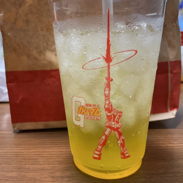 ガンダムコラボのジュース買ってきてもらった！