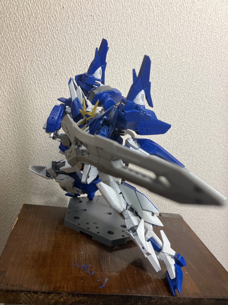 ロードロングソードを持たせてみましたがマジロードロングソードカッコいいなぁ大剣のポージングは慣れませんがやってみるもんですね。