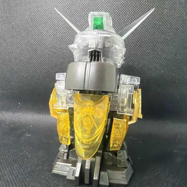どうもTETOです。メカニカルバスト　ディスティニーガンダムが納得いかないデザインなので改造中です。塗装まであと少し、頑張ります。（3枚目）