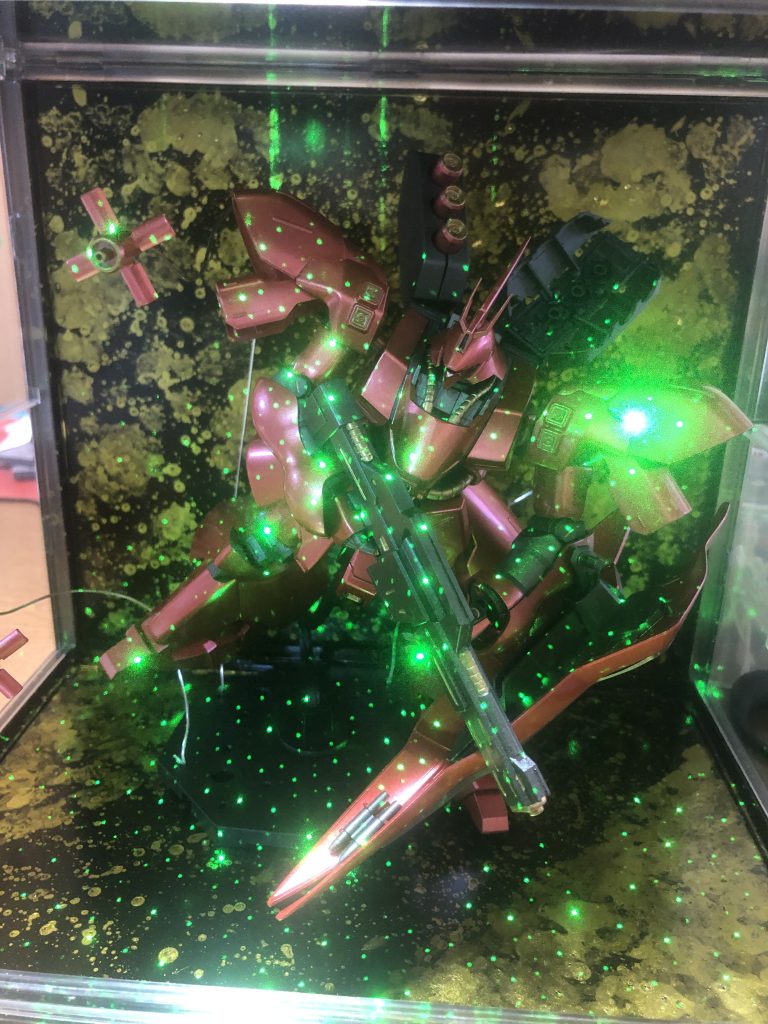 テカテカサザビー