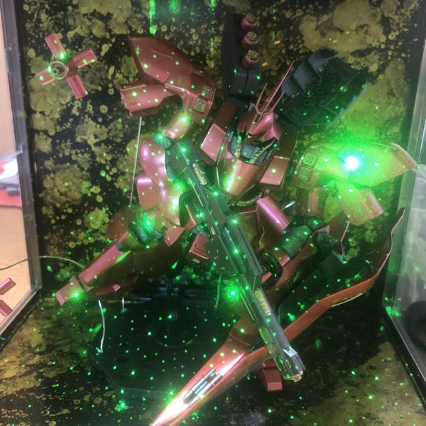 テカテカサザビー