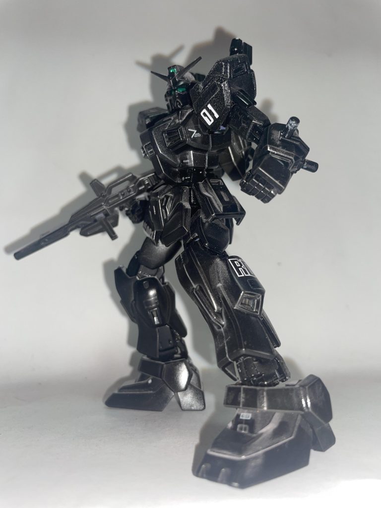 ビームライフル懐かしきエゥティタビームサーベル接近戦を仕掛ける一番機登場シーンかつてエマが乗ってた一号機を取り出しラーディッシュに配属されると同時にリペイントし配備したっという設定