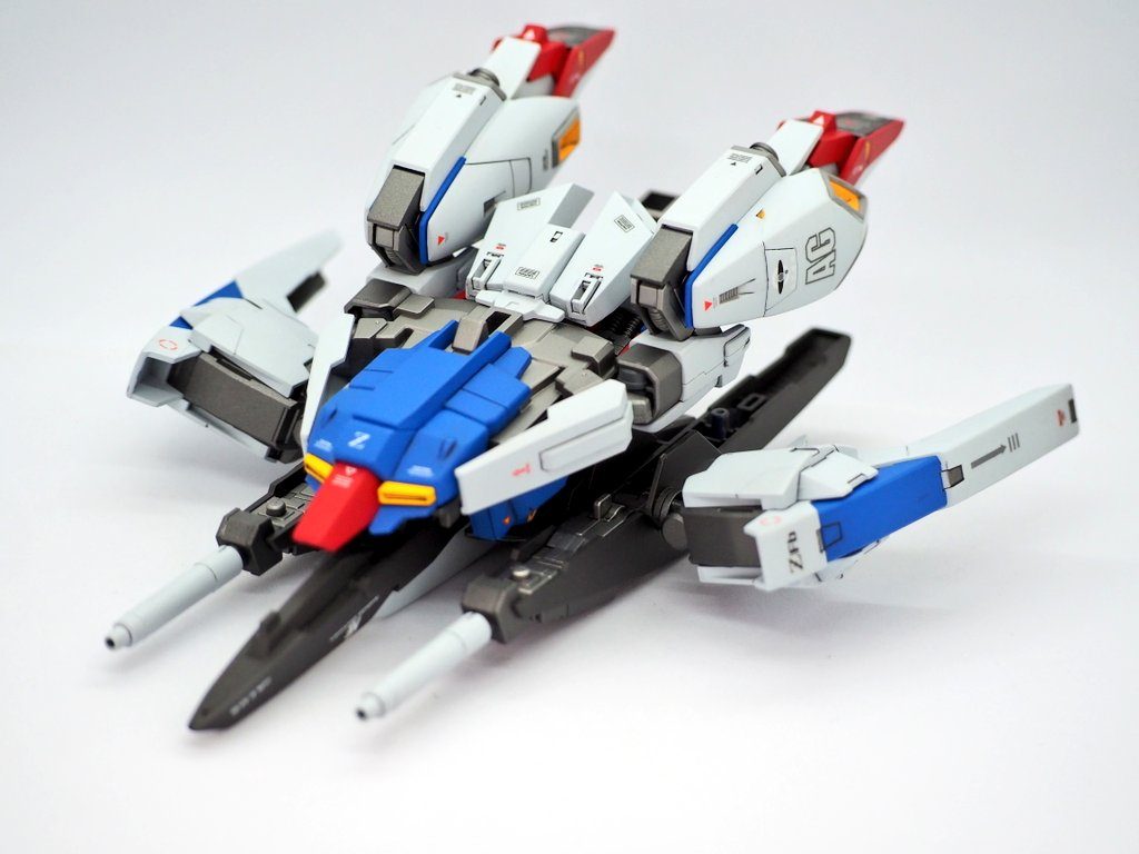 変形も可能ですが、シールドとスタビライザーがないので武装が殆ど無くなります😫