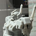 上半身をとりあえず検証する。コクピットハッチ周りの詰めが厳しすぎて浮いた(笑)。[…]