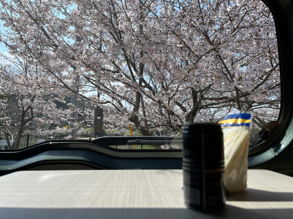 作品名：●春の…<p>何だか行倒れ直前の様な製作中：前投稿から爆睡。…早朝の目覚めから、まだ人の居ない個人的花見スポットへ…我が田舎にも満開の時が…。 もちろん虚弱のお爺は普通の花見ではなく、アルカディア号(内装のみ艤装自家用軽バン：自作工費 [&hellip;]</p>
