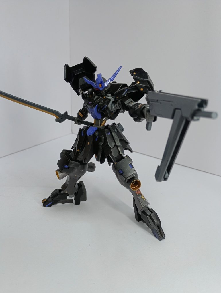 武器類は刀身を金色に塗っただけの市販パーツです。