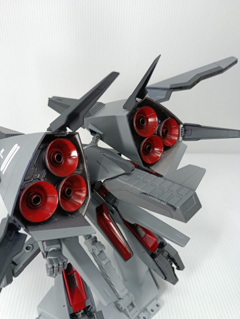 ハルートのミサイルコンテナを付けました。これで板野サーカス張りに高速機動を行いつつマイクロミサイルを発射しますW